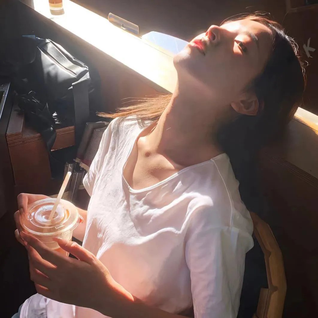站起来的女孩
